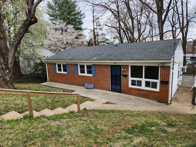 1104 River Ct, Unit A River Court