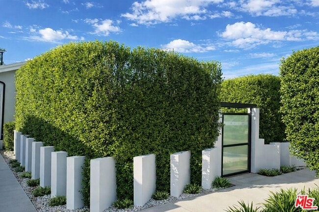 2751 Midvale Ave in Los Angeles, CA - Building Photo - Building Photo