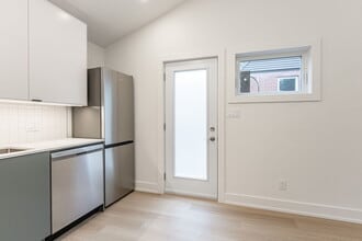 51 E 42nd St in Hamilton, ON - Building Photo - Building Photo