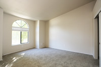 Lakeview Garden Apartments in Sacramento, CA - Building Photo - Interior Photo