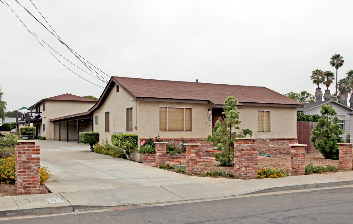 6772 Solita Ave in San Diego, CA - Foto de edificio