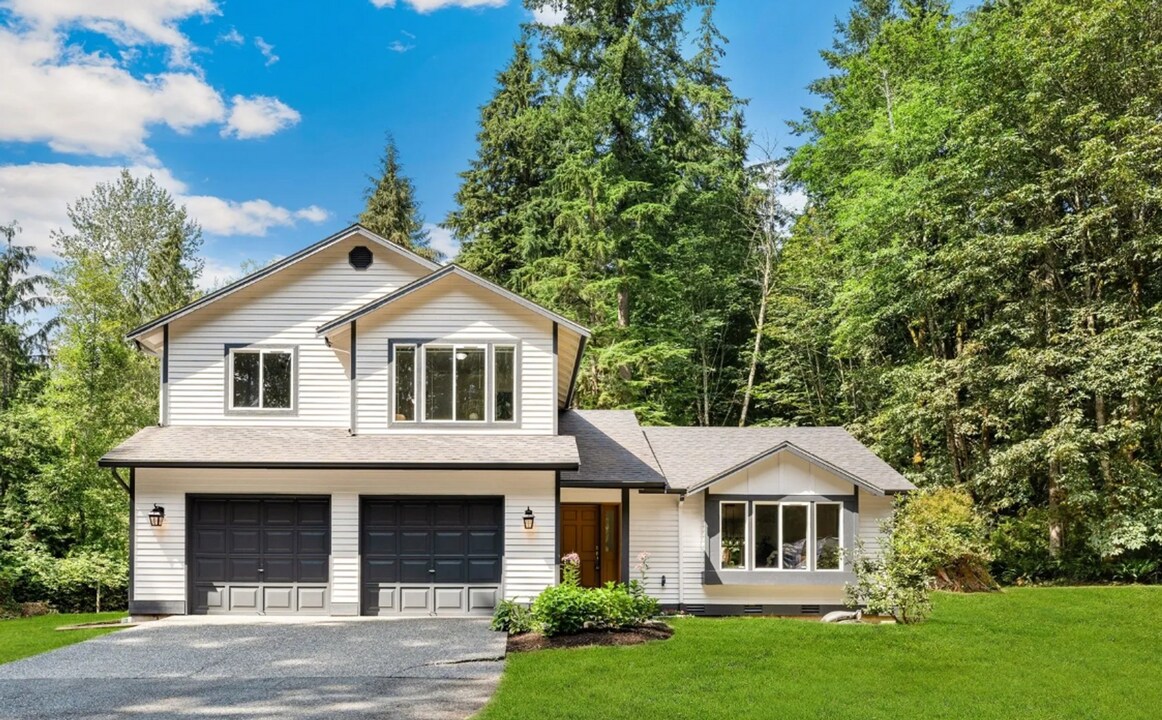 12104 Ingraham Rd in Snohomish, WA - Building Photo