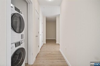 69 Main St in Fort Lee, NJ - Building Photo - Building Photo