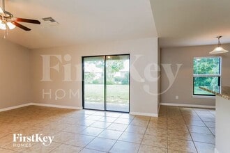 1117 SE 18th Terrace in Cape Coral, FL - Foto de edificio - Building Photo