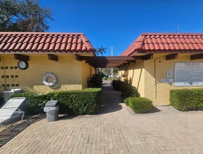 1845 S Highland Ave, Unit 11 in Clearwater, FL - Building Photo - Building Photo