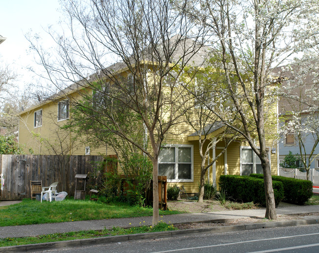 712 Morgan St in Santa Rosa, CA - Foto de edificio - Building Photo