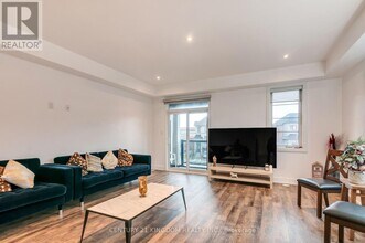 590 Rapids Ln in Mississauga, ON - Building Photo - Building Photo