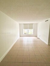 210 SW 11th St in Miami, FL - Building Photo - Building Photo