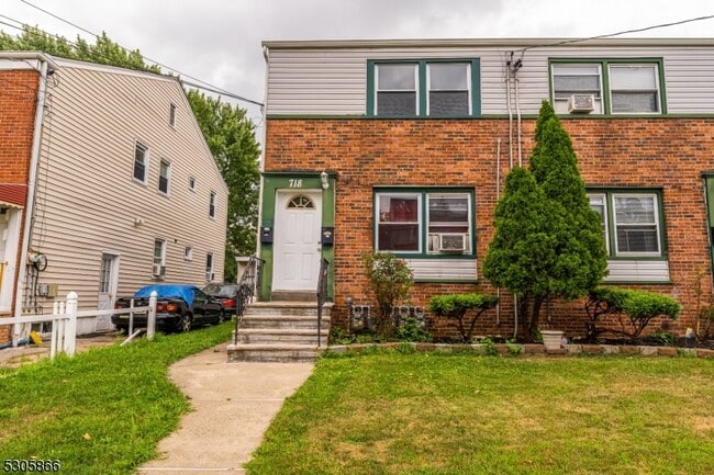 property at 718 Thomas St
