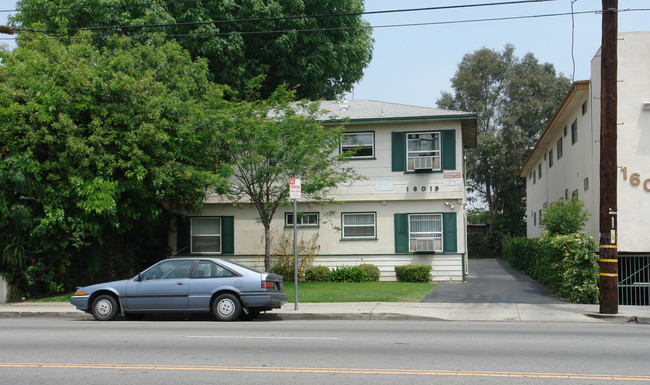 16019 Vanowen St in Van Nuys, CA - Building Photo - Building Photo