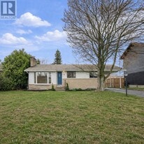 21 Parkside Crescent in Ottawa, ON - Building Photo