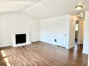 2720 204th St SW in Lynnwood, WA - Foto de edificio - Building Photo