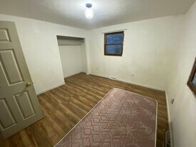 2085 Cedar St in Holt, MI - Building Photo