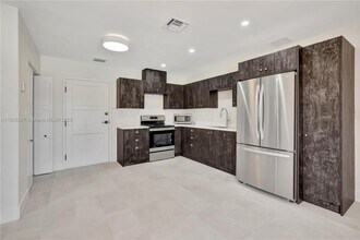 5980 SW 40th Ave in Dania, FL - Building Photo - Building Photo