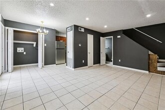 241 Helen St in Terrytown, LA - Foto de edificio - Building Photo