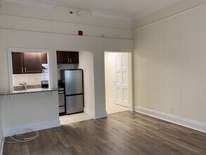 62 Boylston St, Unit 202 in Boston, MA - Building Photo - Building Photo