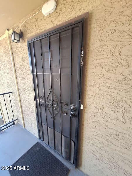 property at 461 W Holmes Ave