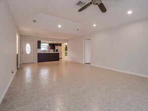 13867 Eastpointe Way in Palm Beach Gardens, FL - Building Photo - Building Photo