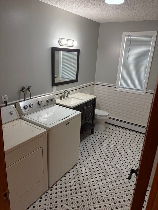 218 Booth St, Unit Booth st ap2 in New Britain, CT - Foto de edificio - Building Photo