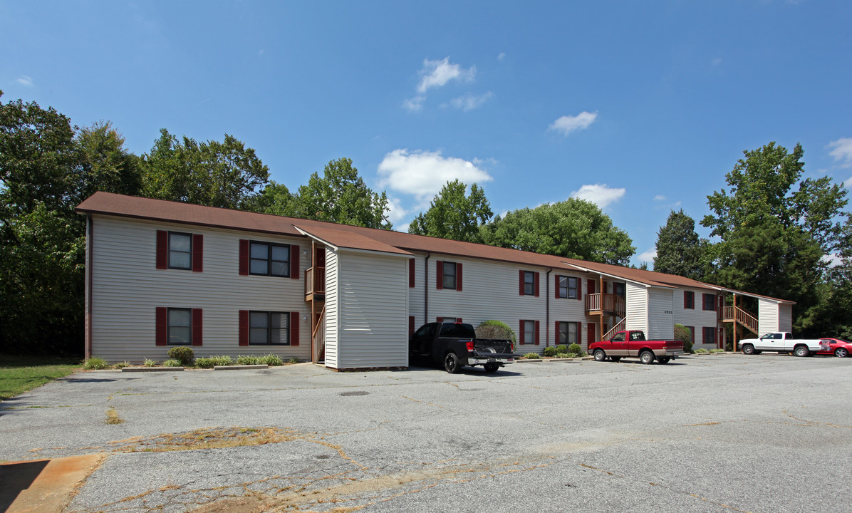 4900 Archdale Rd in Trinity, NC - Building Photo