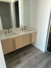 The "M" in Covina, CA - Foto de edificio - Building Photo