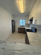 800 NW 44th Ave in Miami, FL - Foto de edificio - Building Photo