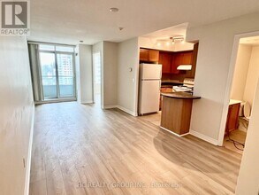 17 Barberry Pl in Toronto, ON - Building Photo - Building Photo