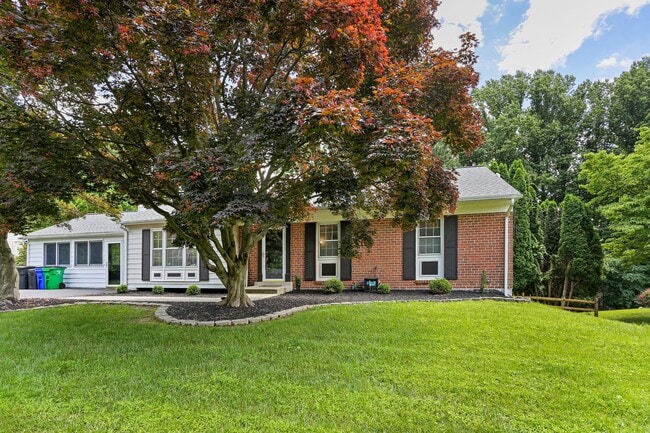 property at 3820 Palmetto Ct