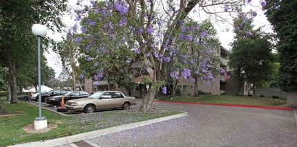 Villa Rain Tree Apartments in El Monte, CA - Foto de edificio - Building Photo