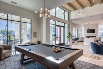 The Pointe at Davis Creek in Jacksonville, FL - Foto de edificio - Building Photo