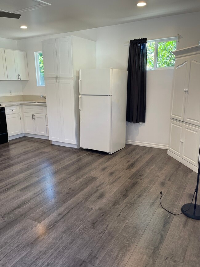 6756 Tyrone Ave in Van Nuys, CA - Building Photo - Building Photo