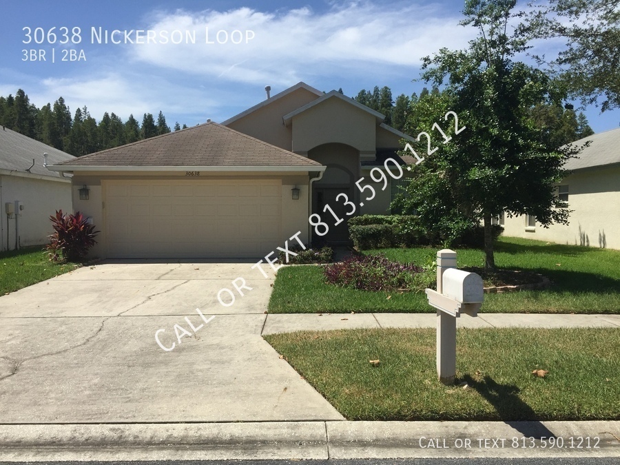 30638 Nickerson Loop in Zephyrhills, FL - Foto de edificio