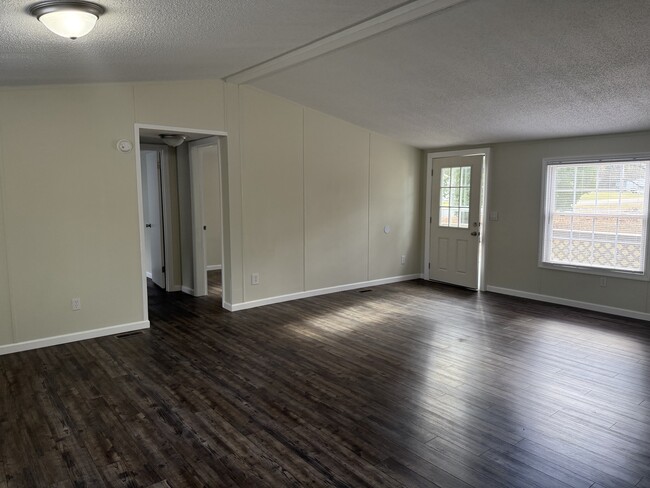 140 Princess Ct in Halfmoon, NY - Foto de edificio - Building Photo