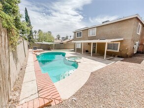 7038 Hillcroft Way in Las Vegas, NV - Building Photo - Building Photo