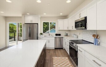 6628 52nd Ave W in Tacoma, WA - Building Photo - Building Photo