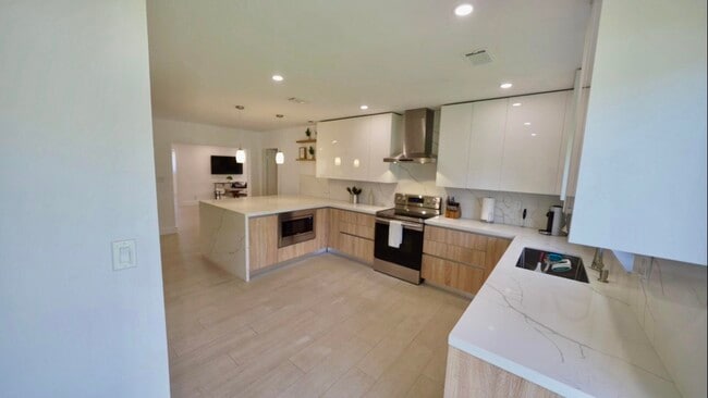 871 NE 27th Ave in Pompano Beach, FL - Building Photo - Building Photo