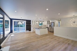 135 221st Ave NE in Sammamish, WA - Building Photo - Building Photo