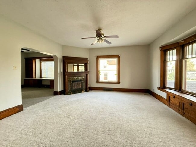 21-21 W Main St in Jeromesville, OH - Building Photo - Building Photo