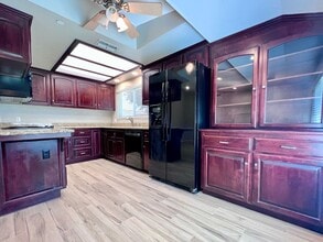 4938 N Orchid Ave in Sanger, CA - Building Photo - Building Photo