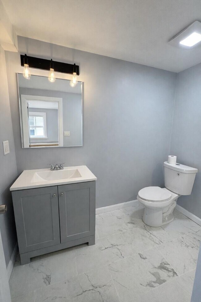 510 Main St in Farmington, NH - Building Photo - Building Photo