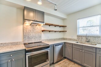 Midtown Place Apartments in Tallahassee, FL - Building Photo - Building Photo