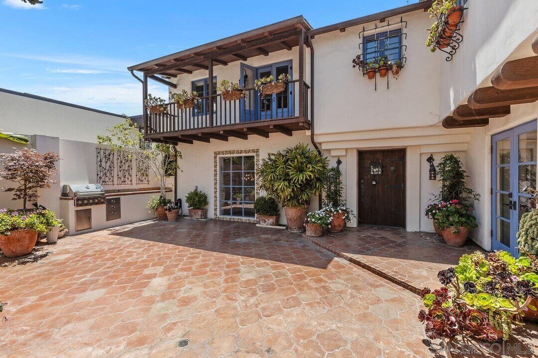 7728 Ludington Pl in San Diego, CA - Building Photo