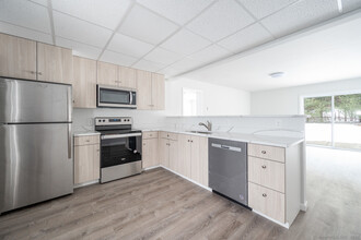 1030 Federal Rd in Brookfield, CT - Building Photo - Building Photo