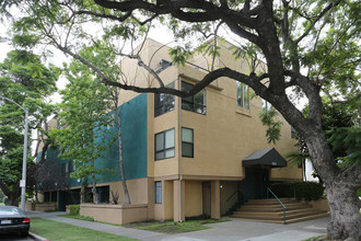 1600 Bentley Ave in Los Angeles, CA - Building Photo - Primary Photo