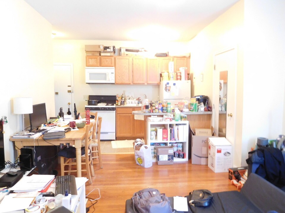 1124 Commonwealth Avenue in Brookline, MA - Building Photo