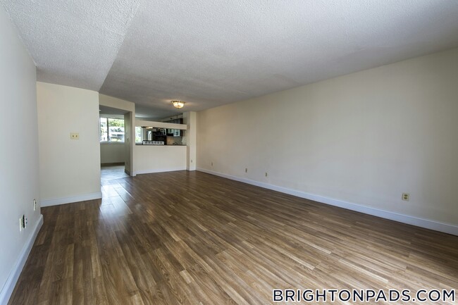140 N Beacon St in Boston, MA - Building Photo - Building Photo