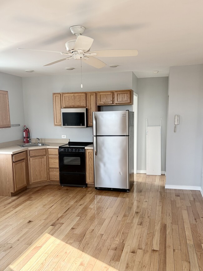 1410 E Moyamensing Ave, Unit Unit 3F in Philadelphia, PA - Building Photo - Building Photo