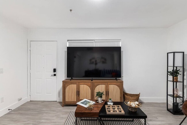 2360 SW Archer Rd in Gainesville, FL - Foto de edificio - Building Photo