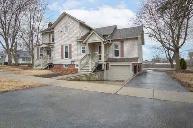 320 W Main St in Barrington, IL - Building Photo - Building Photo