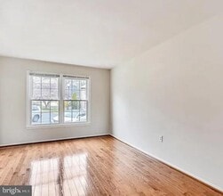 208 Commons Dr NW in Vienna, VA - Building Photo - Building Photo